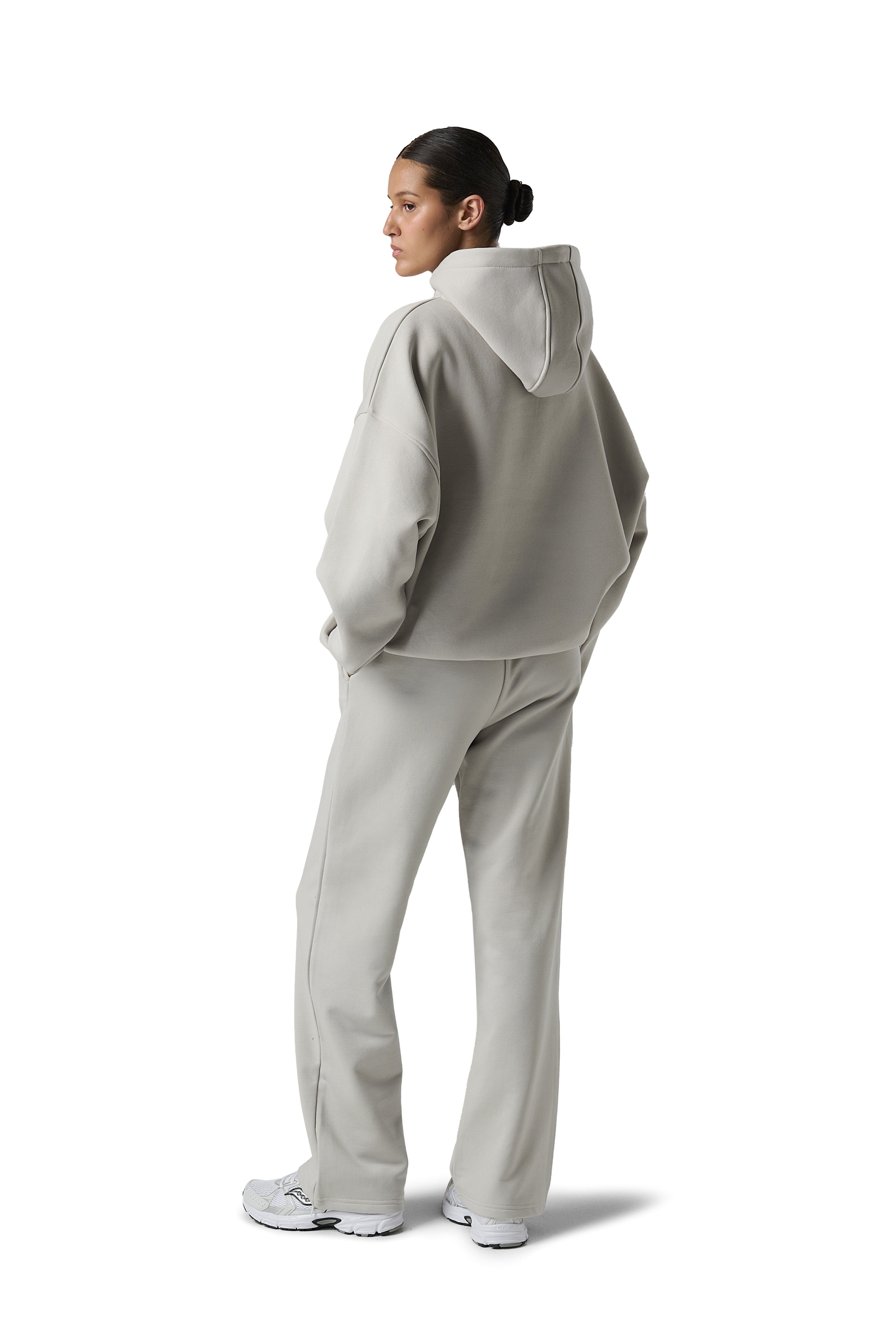 Model Scarlett is 5'8" and wears a size S.